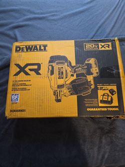 DeWalt XR 20V 15° Coil Roofing Nailer Kit