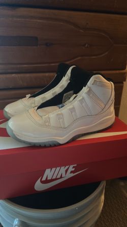 Jordan 11 (legend blue) youth