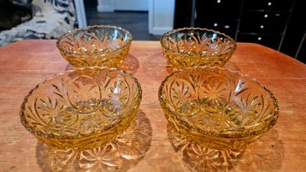 Vintage Anchor Hocking Amber star and Cameo Medallion serving bowls