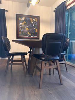 Round dinning table