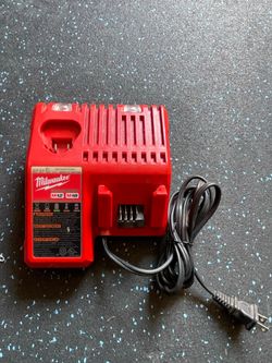 Milwaukee Multi-voltage Battery Charger
