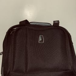 Small Suitcase (Carry On Size) With Extendable Handle