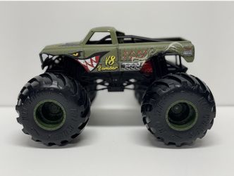 Hot Wheels Monster Truck Oversized 1:24 V8 Bomber