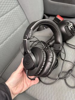 AUDIO-TECHNICA ATH-M30X CLOSED BACK DYNAMIC HEADPHONES