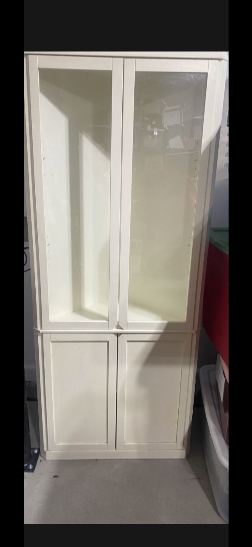 Corner unit display cabinet with 2 glass shelves