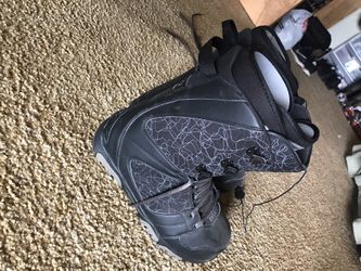 Snowboard boots