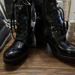 Bota Charol Size 7