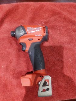 Milwakee  compat drill perfect condicion 65.00