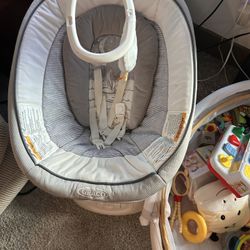 Graco - Sense2Soothe Swing with Cry Detection Technology