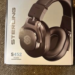 STERLING S452 STUDIO HEADPHONES 
