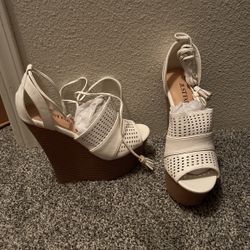 New In The Box Size 7 Straps Wedge