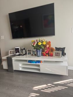 Tv stand