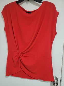 Vince camuto top red