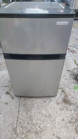 Insignia Mini Fridge 
