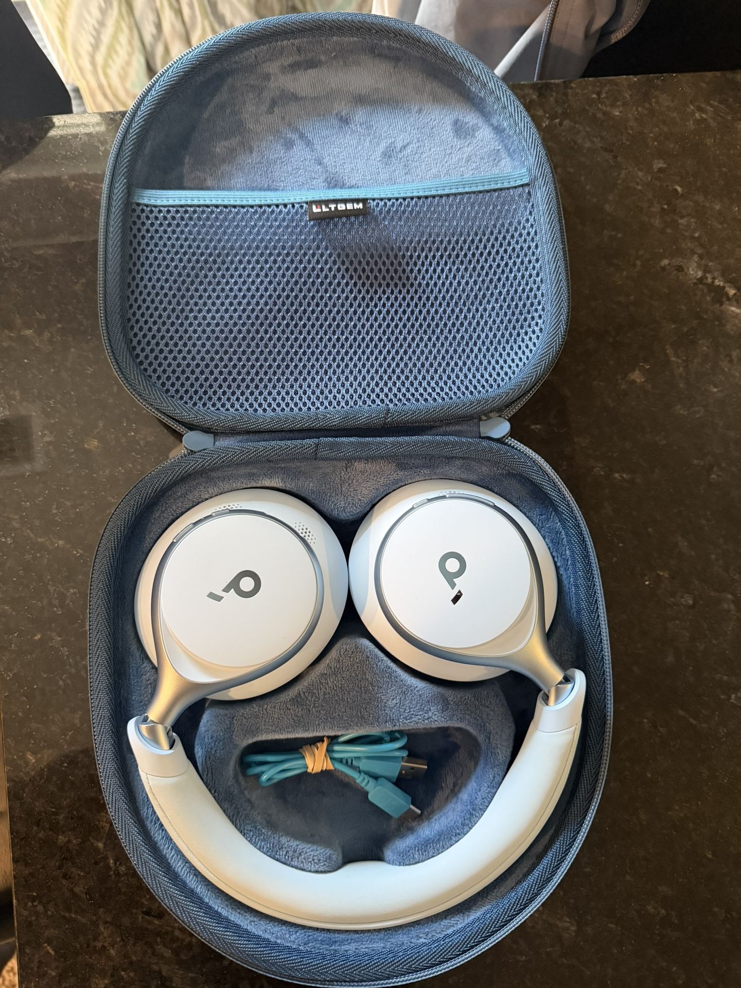 Like New Soundcore Bluetooth Headphones with hard case - Can Meet Up Locally.