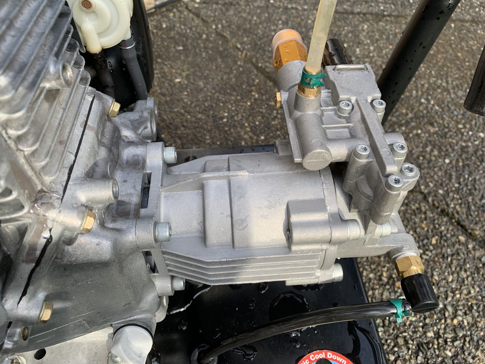 2,400 plus PSI Generac Pressure Washer with Honda GC160 5HP for Sale in