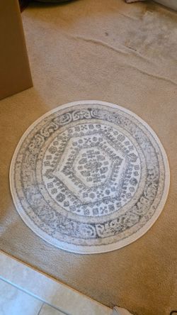 Round Medallion Area Rug — Gray & Ivory, Vintage/Distressed Style