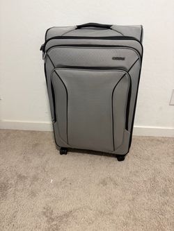 American tourister 3-piece Luggage set with wheels