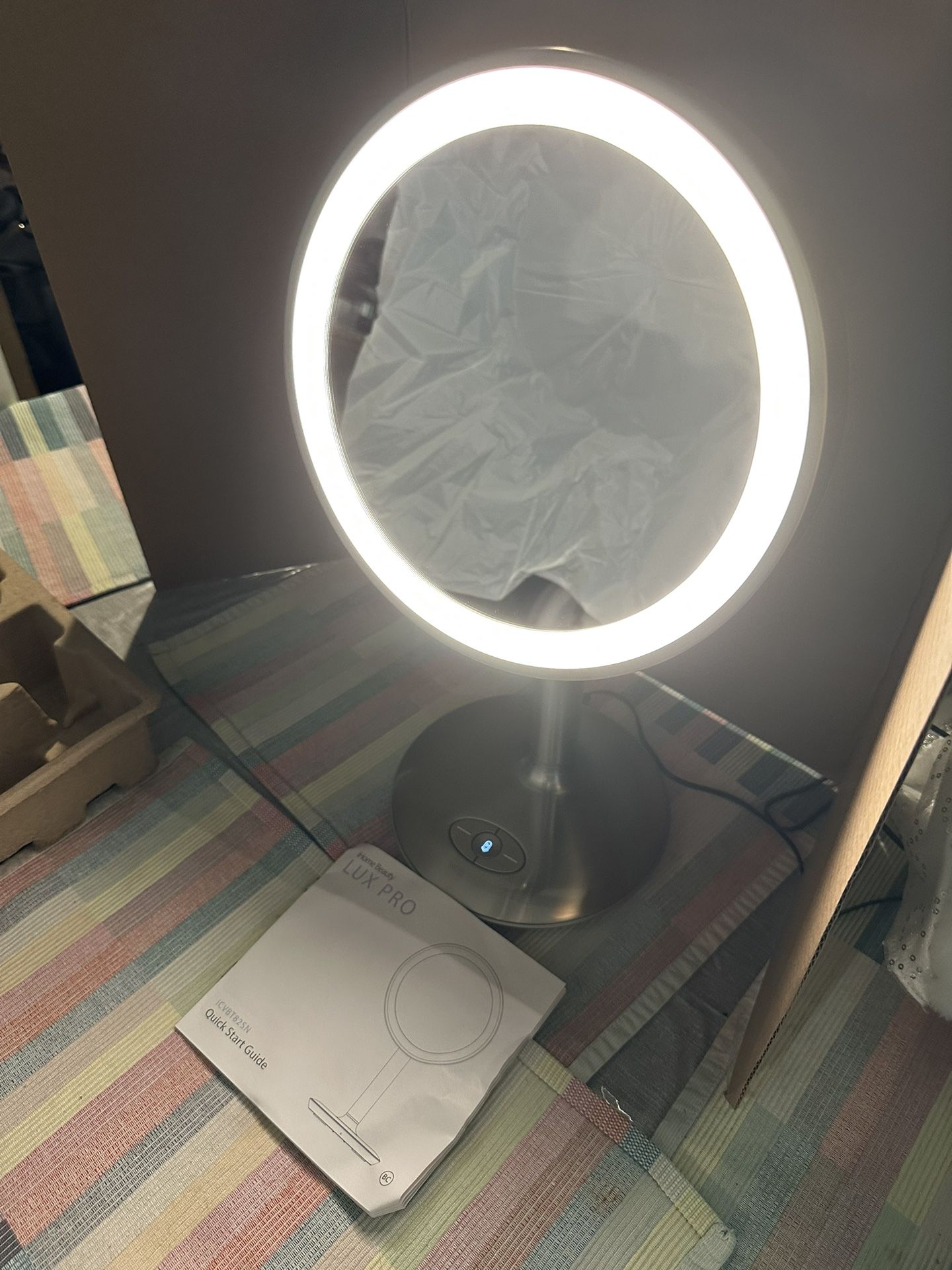 IHome Vanity With Bluetooth Speaker USB - Main Image