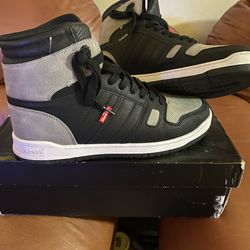 LEVI’S HIGH TOP SIZE 9.5