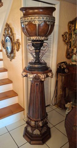 El Dorado furniture big pedestal and urn set