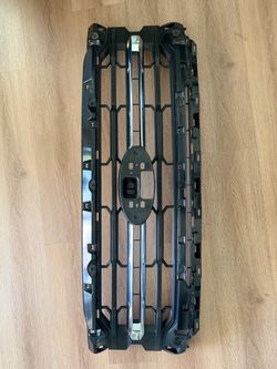 F150 2024+ XLT Grill OEM Clean