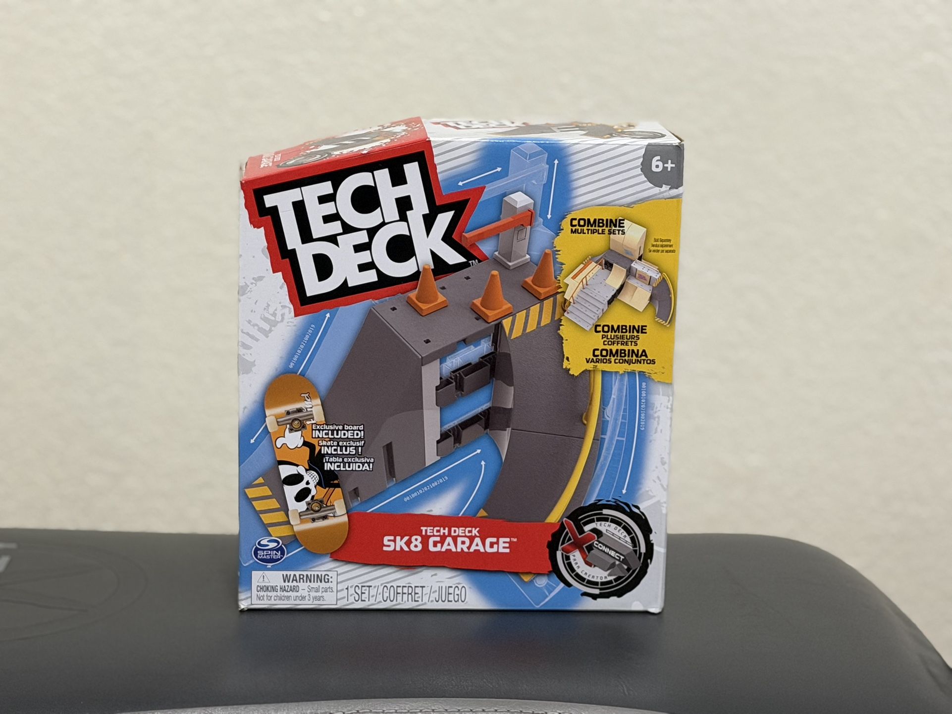 🔥 Tech Deck SK8 Garage w/ Exclusive Board – Brand New!