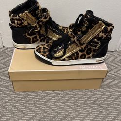 Michael Kors Sneakers. Size 8.5 Woman