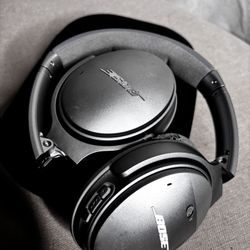  Bose QuietComfort 35 II wireless headphones