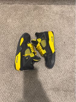 Aj4 with off white laces size 8 in men’s