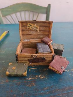 Boyds Bears & Friends Bearstone Collection "Bailey's Ol' Trunk"