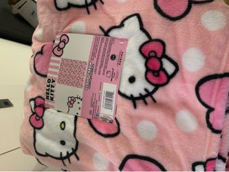 HELLO KITTY Heart Polka Dot Cloud Throw