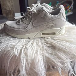 Women's Nike AIRMAX Size 9