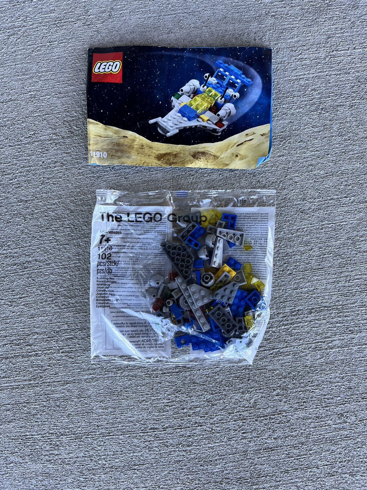 LEGO Classic Space - Rare - 11910 Micro-Scale Space Cruiser NEW