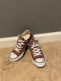Converse Chuck Taylor All Star Low Tops - size US Women’s 5 / 5.5