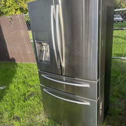 New condition counter depth, stainless steel French door refrigerator will deliver and install