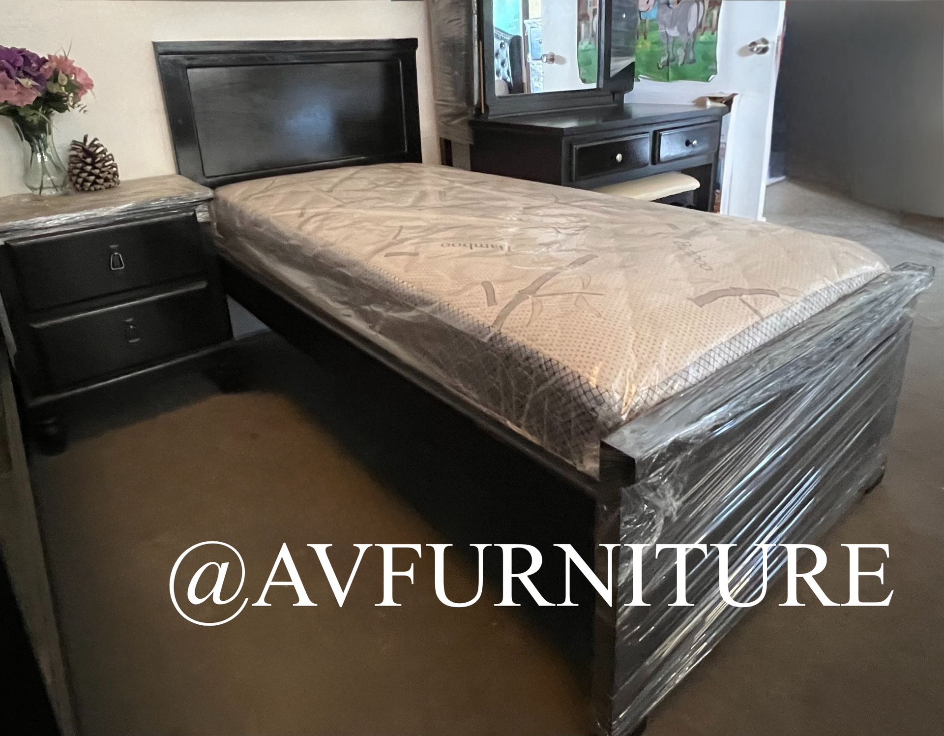 Twin Bed And Mattress Solid Wood