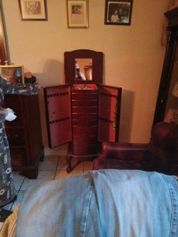 Jewelry Box stand