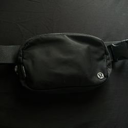 LULU-LEMON  CROSSBODY BAG