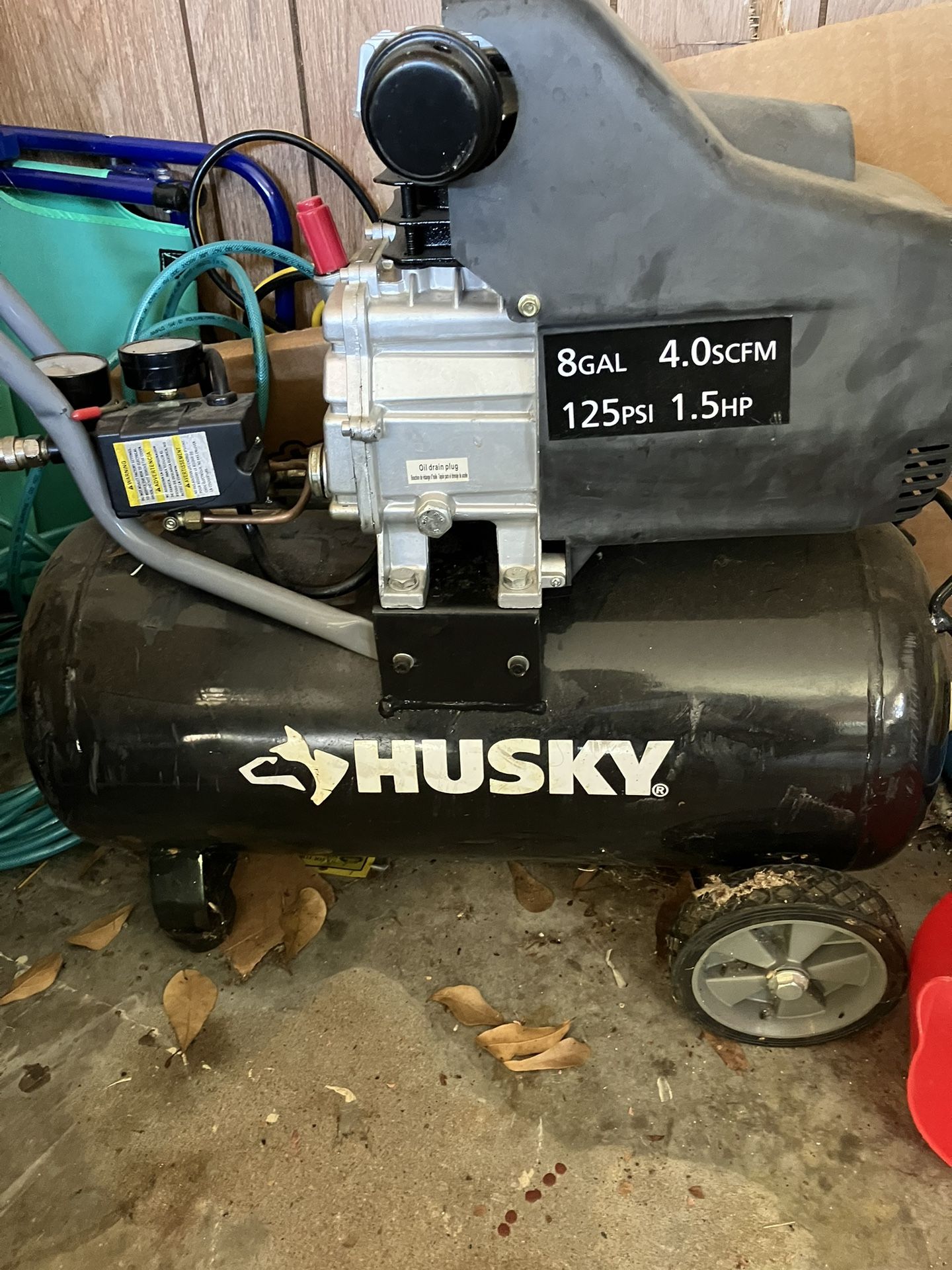 Husky 8 Gal 1,5hp air Compressor