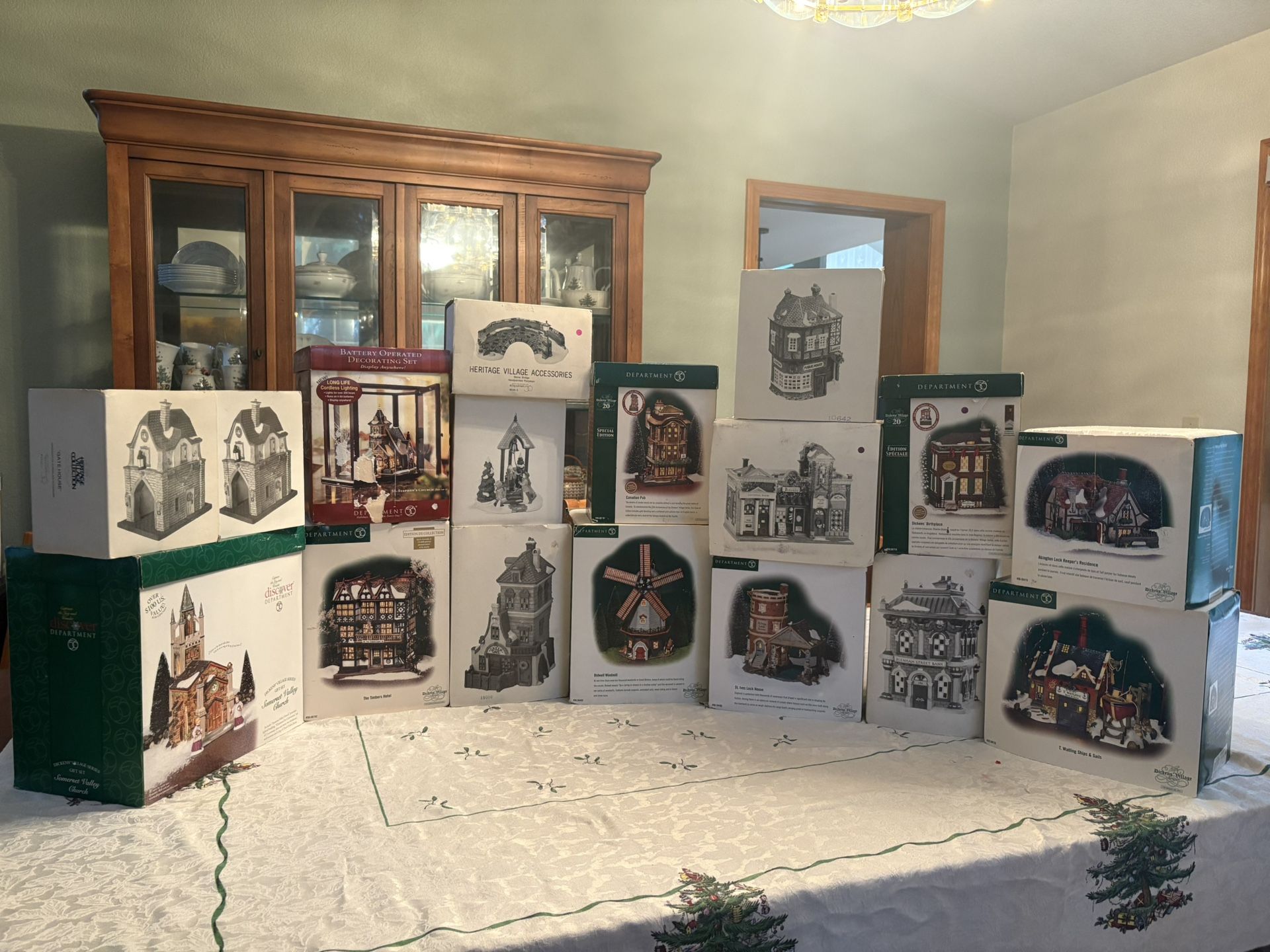 17 Piece Dickens Village Department 56