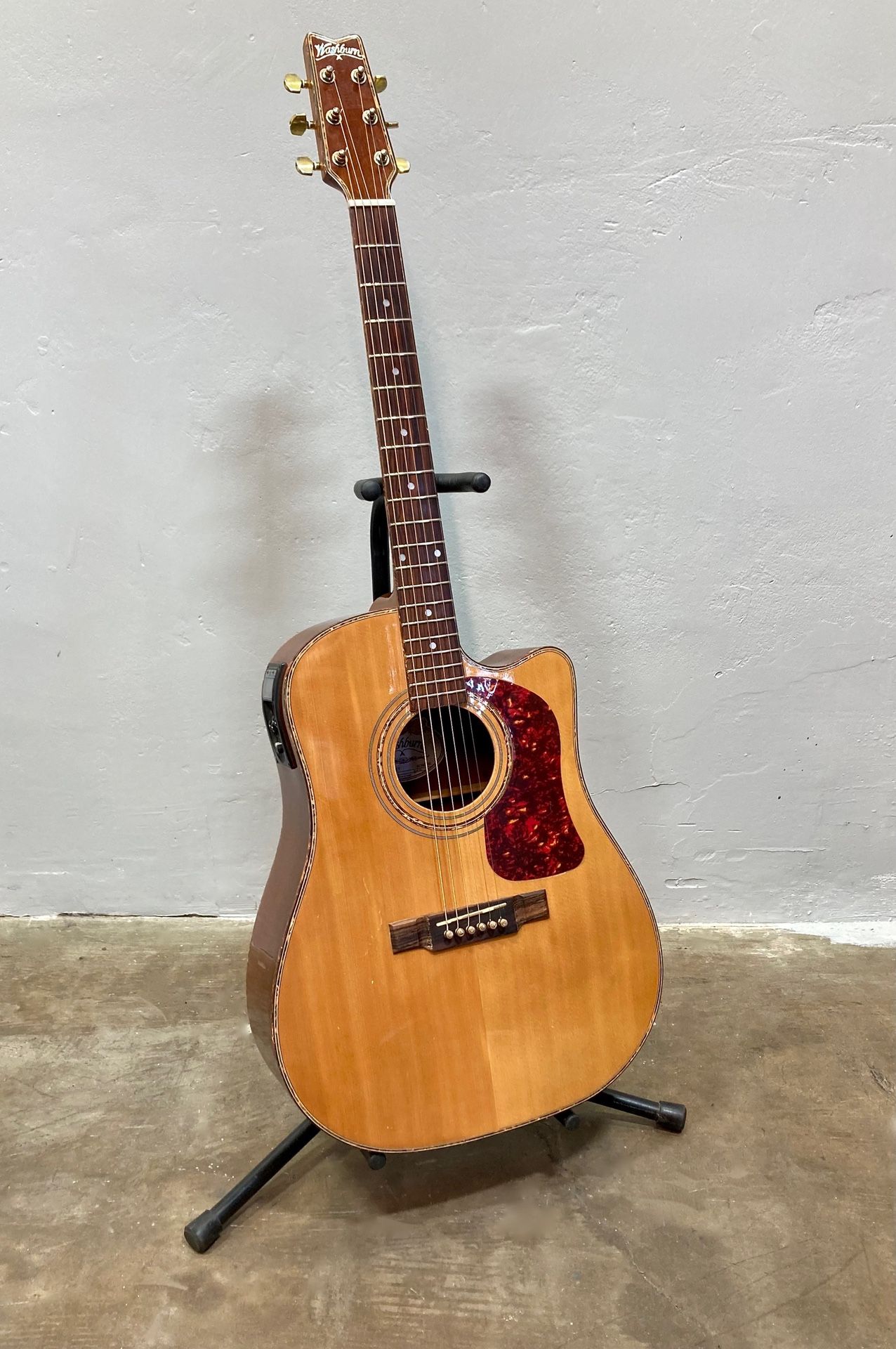 Washburn Dreadnought Acoustic-Electric Guitar