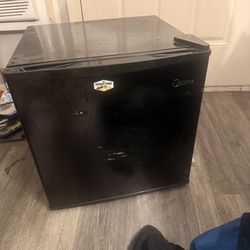 Small Mini Fridge