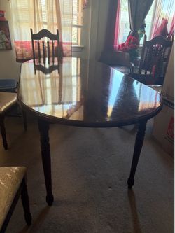 Sale 👀 Antique Wooden Table for 6! CHAIRS NOT INCLUDED