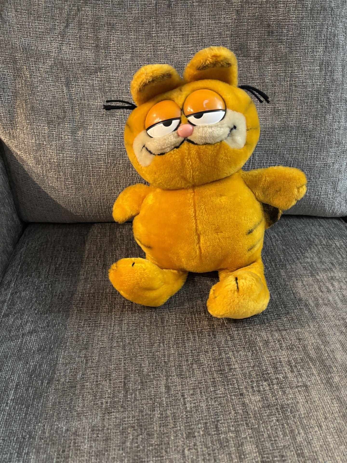 $20 Garfield 11“ Sitting 1973 Through 1981 Excellent Condition