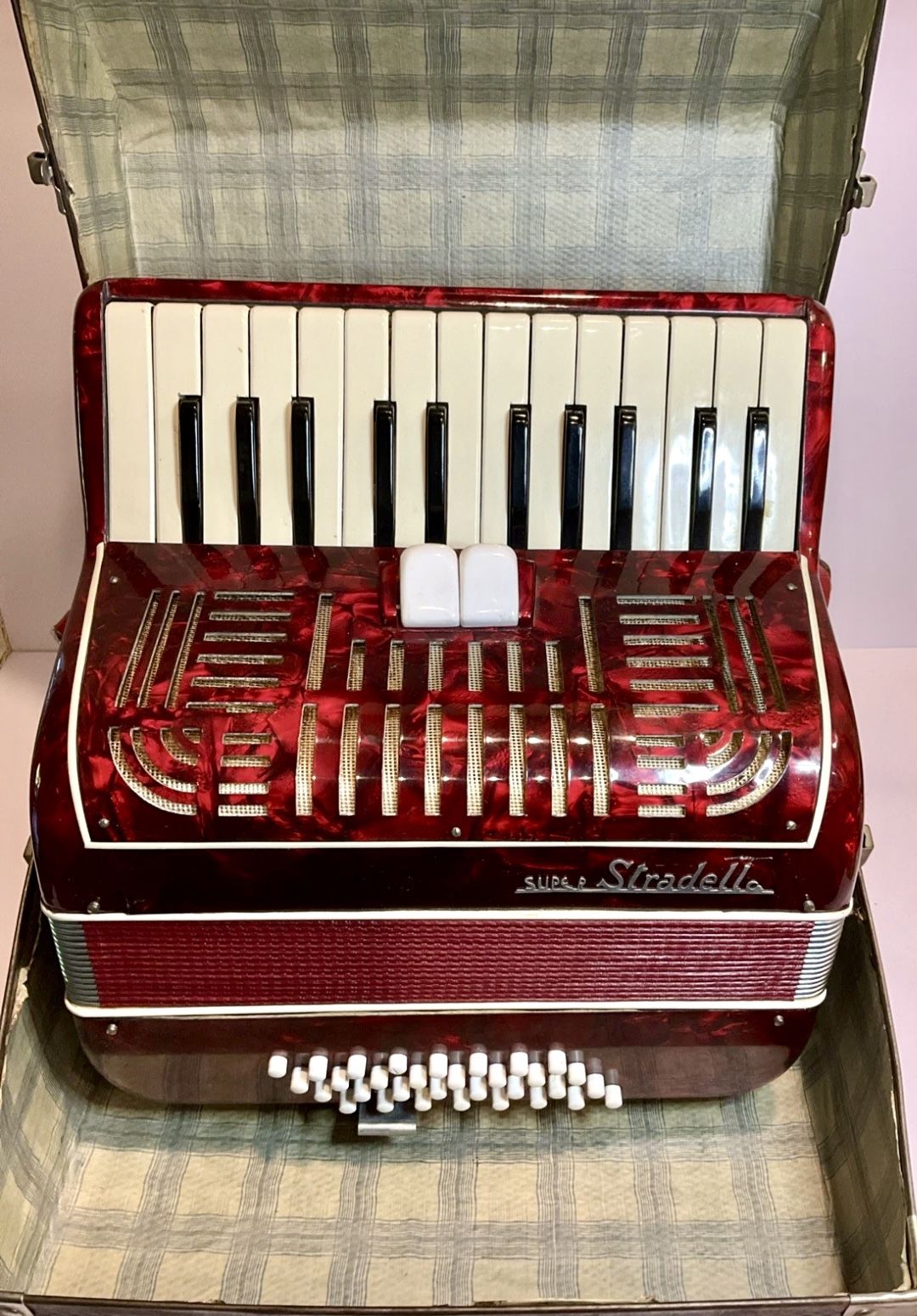 Amazing Vintage Small Super Stradella Italia Accordion Red With Original Case!