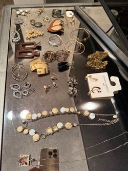 25 pair earrings +