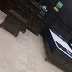 *Memorial Day Now*---Lindex Attractive Queen Bedroom Sets---From $799---Delivery And Financing👏