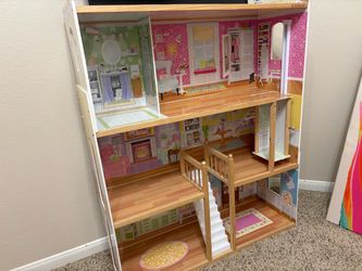 Girls Barbie dream house