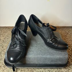 Black Leather Heeled Shoe